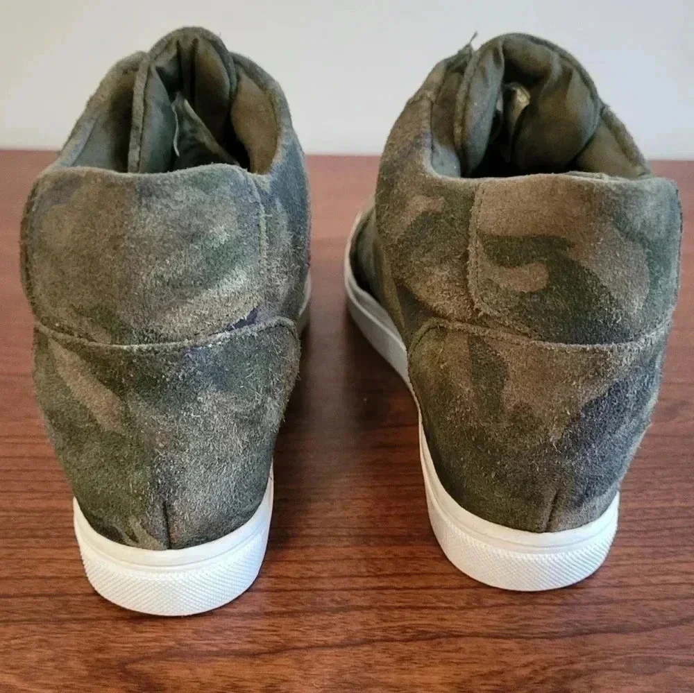 BLONDO Glenda Camo Green Waterproof Hidden Wedge Zip Sneakers(8)